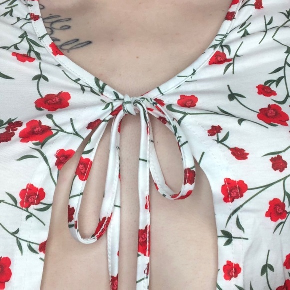 🌸SUMMER 2024🌸NEW Tie Crop Top - Picture 4 of 8